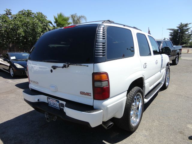 GMC Yukon Denali 2002 photo 1