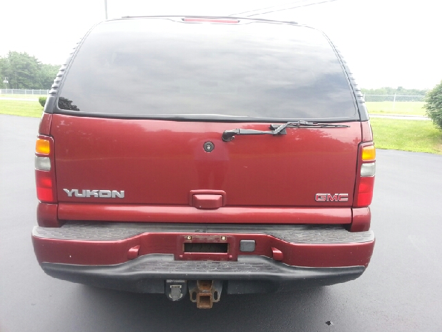 GMC Yukon Denali 2002 photo 1