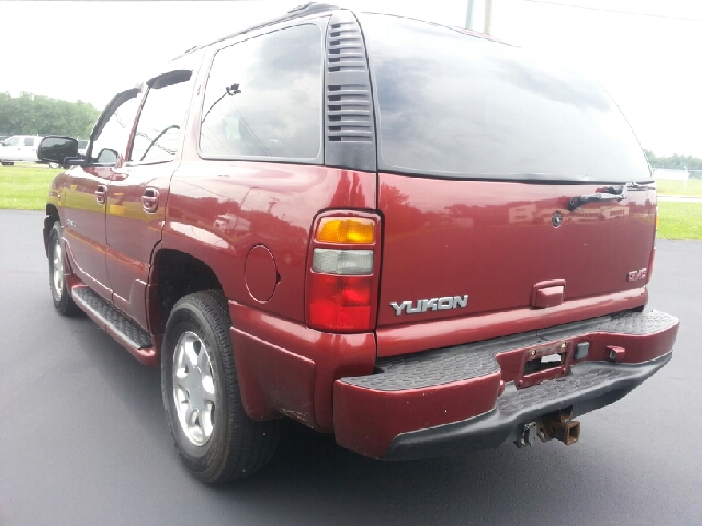 GMC Yukon Denali 2002 photo 2