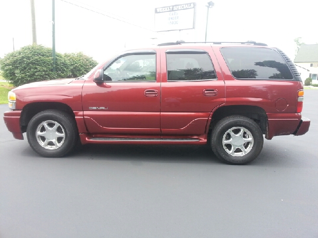 GMC Yukon Denali 2002 photo 3