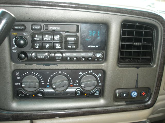 GMC Yukon Denali 2002 photo 12