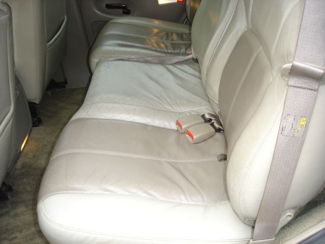 GMC Yukon Denali 2002 photo 18