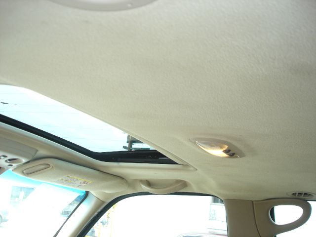 GMC Yukon Denali 2002 photo 2