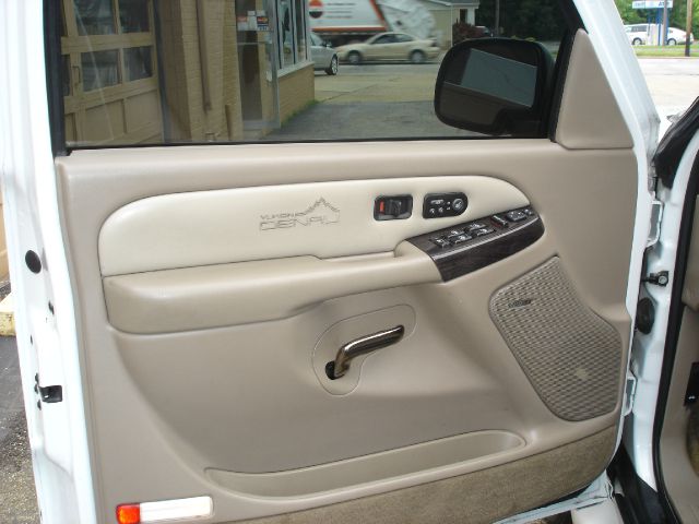 GMC Yukon Denali 2002 photo 22