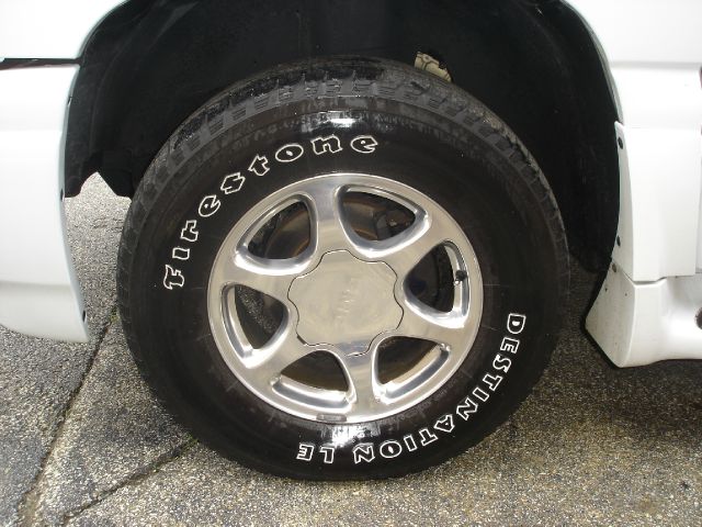 GMC Yukon Denali 2002 photo 23