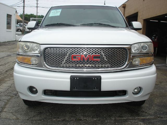 GMC Yukon Denali 2002 photo 24