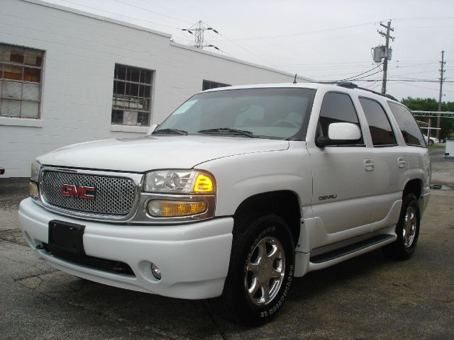 GMC Yukon Denali 2002 photo 25