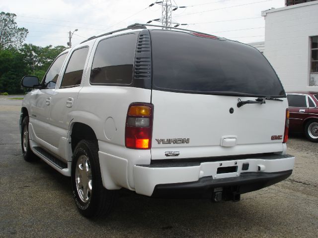 GMC Yukon Denali 2002 photo 26