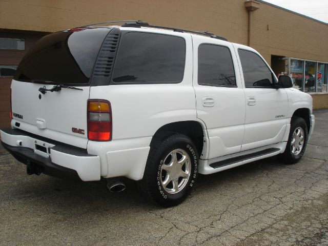GMC Yukon Denali 2002 photo 27
