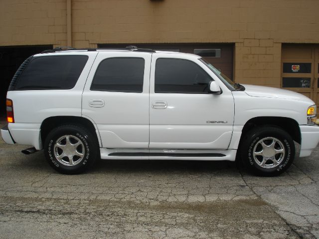 GMC Yukon Denali 2002 photo 28