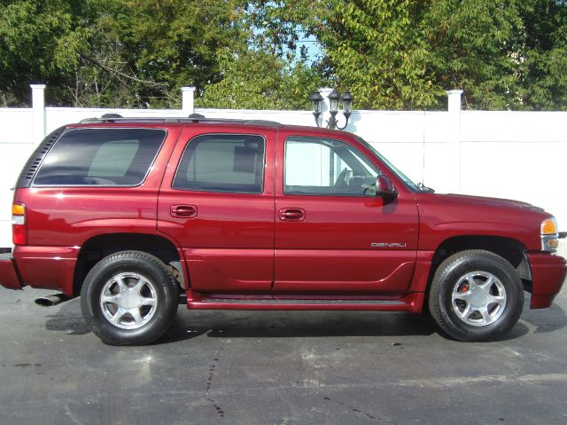 GMC Yukon Denali 2002 photo 3