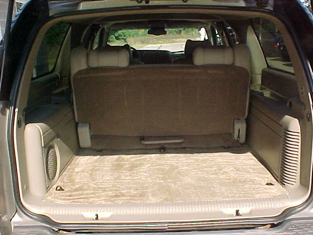 GMC Yukon Denali 2002 photo 2