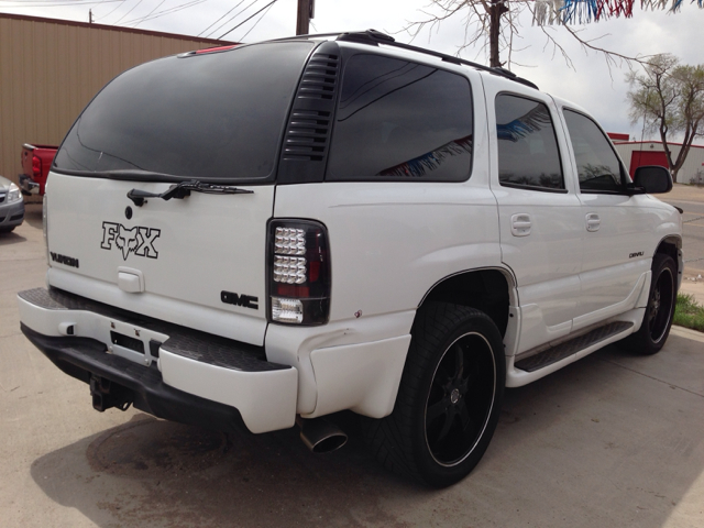 GMC Yukon Denali 2002 photo 1
