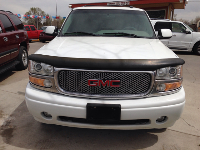 GMC Yukon Denali 2002 photo 3