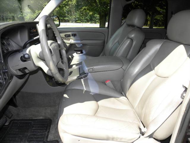 GMC Yukon Denali 2003 photo 2