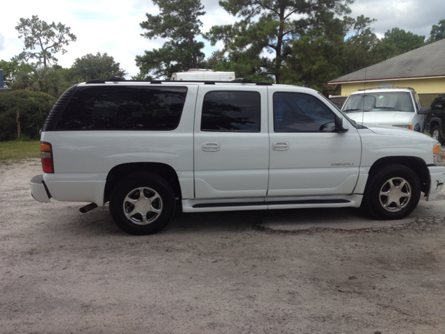 GMC Yukon Denali 2003 photo 3