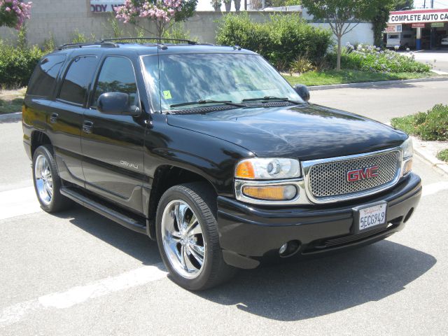 GMC Yukon Denali 2003 photo 1