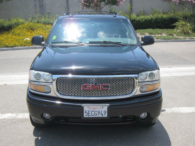 GMC Yukon Denali 2003 photo 3