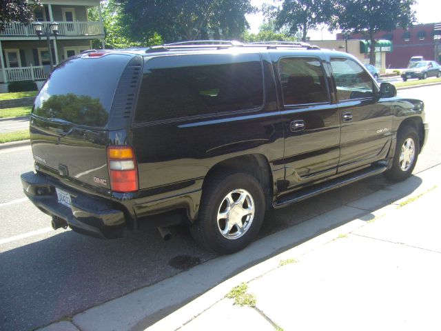 GMC Yukon Denali 2003 photo 1