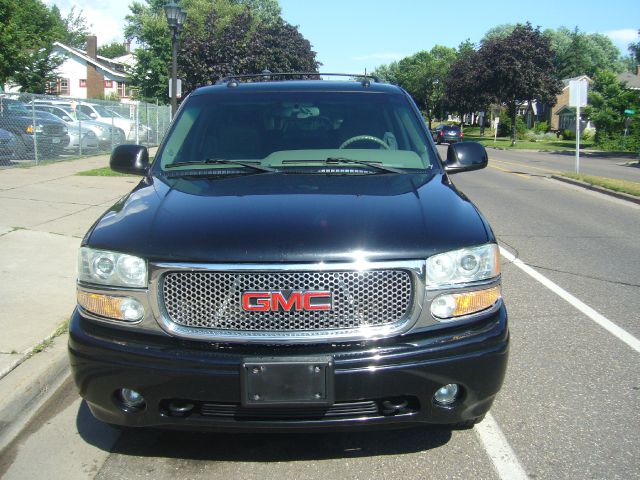 GMC Yukon Denali 2003 photo 3