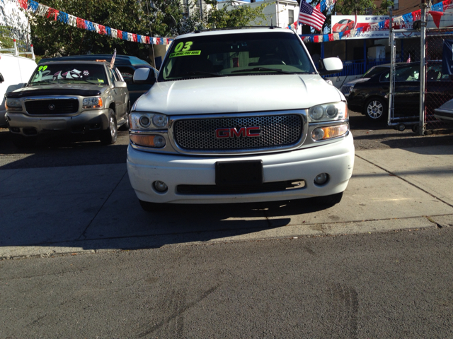 GMC Yukon Denali 2003 photo 2