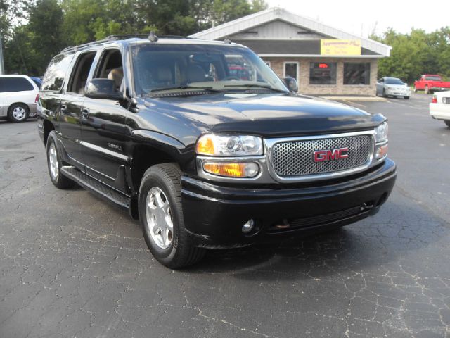 GMC Yukon Denali 2003 photo 1