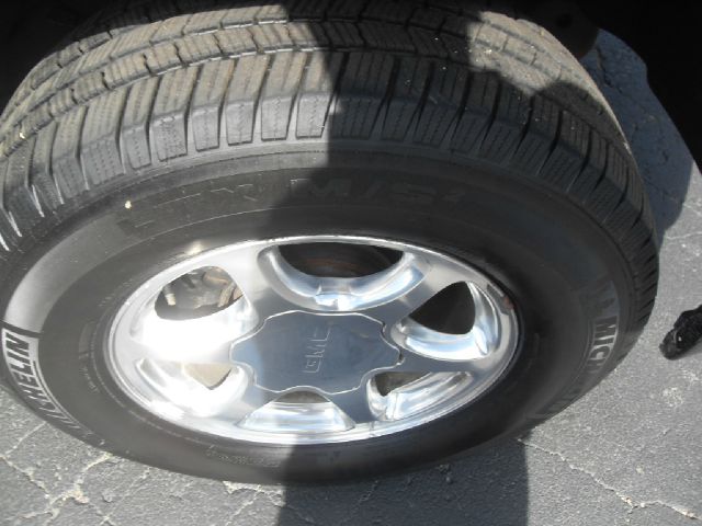 GMC Yukon Denali 2003 photo 2