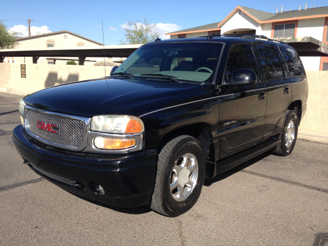 GMC Yukon Denali 2003 photo 2