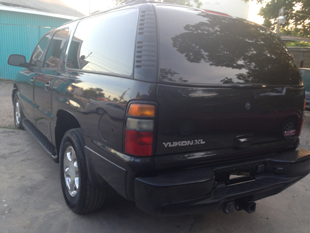 GMC Yukon Denali 2004 photo 1