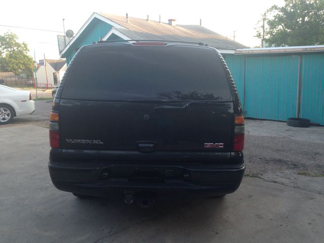 GMC Yukon Denali 2004 photo 3