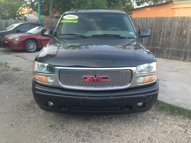 GMC Yukon Denali 2004 photo 4