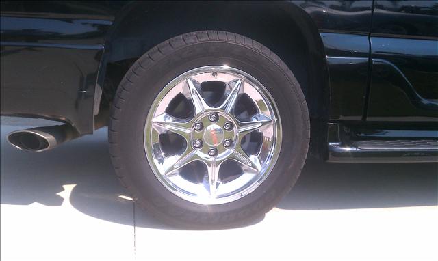 GMC Yukon Denali 2004 photo 2