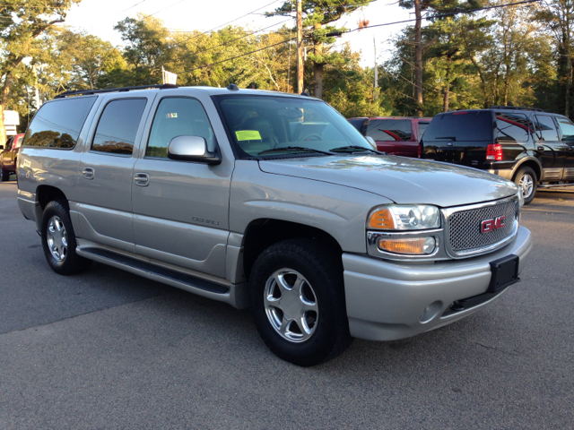 GMC Yukon Denali 2004 photo 4