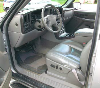 GMC Yukon Denali 2004 photo 2