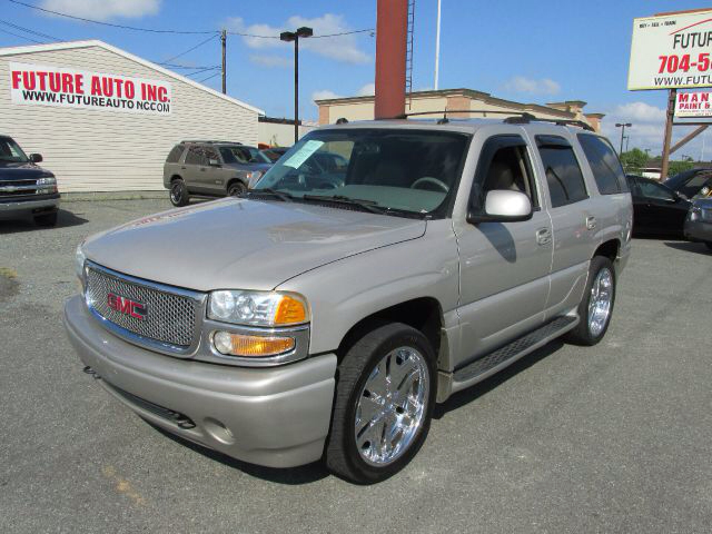 GMC Yukon Denali 2004 photo 1