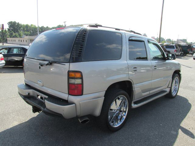 GMC Yukon Denali 2004 photo 4