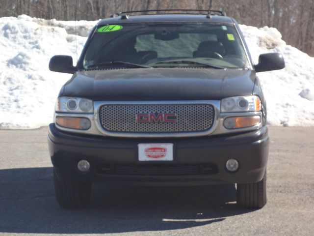 GMC Yukon Denali 2004 photo 1