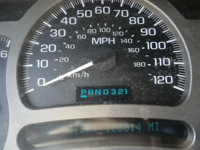 GMC Yukon Denali 2004 photo 2