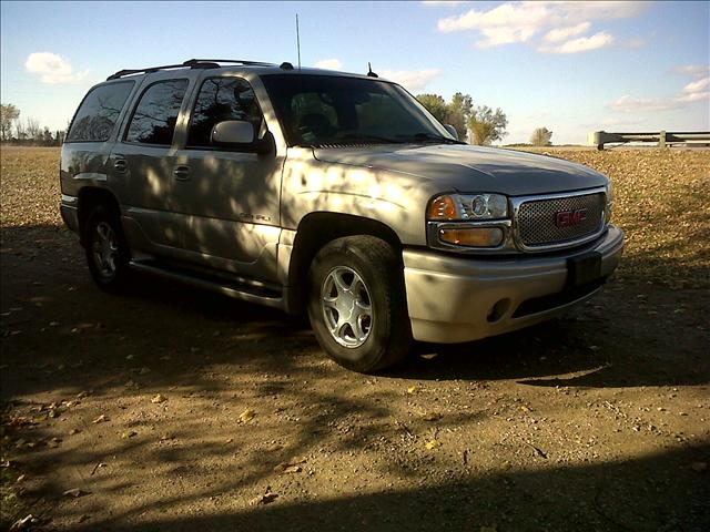 GMC Yukon Denali EX Sedan 4D Sport Utility