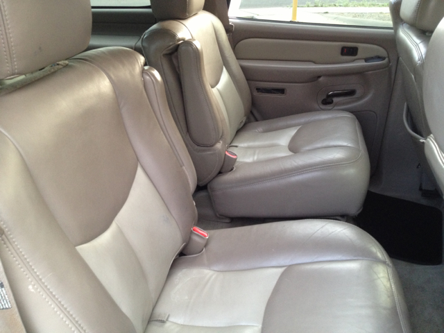 GMC Yukon Denali 2004 photo 2