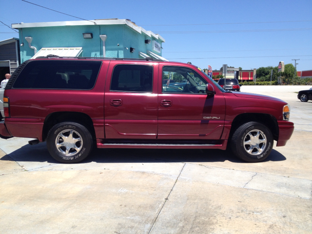 GMC Yukon Denali 2005 photo 1