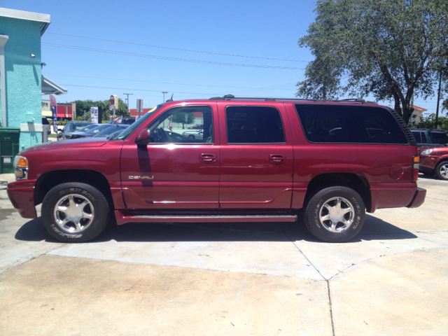 GMC Yukon Denali 2005 photo 2