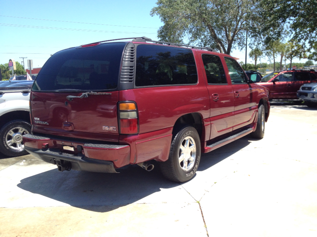 GMC Yukon Denali 2005 photo 4