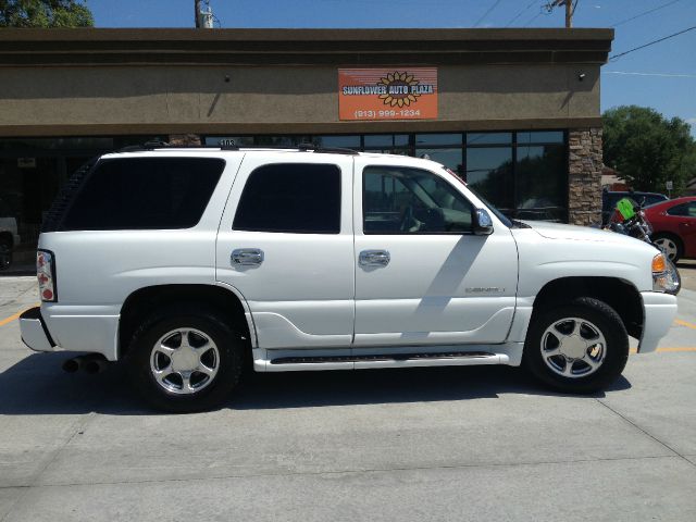 GMC Yukon Denali 2005 photo 4