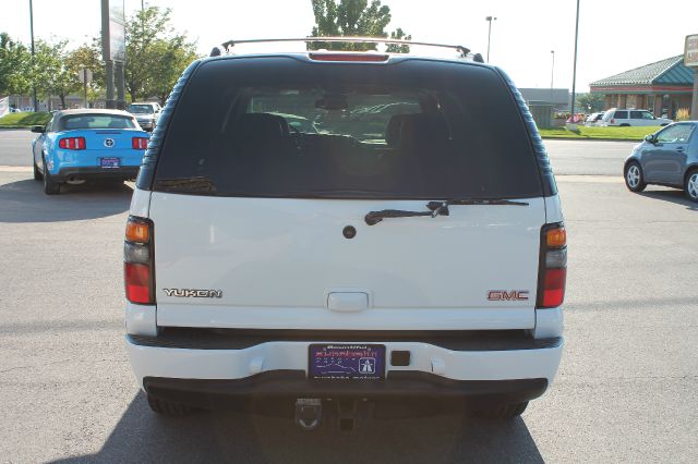 GMC Yukon Denali 2005 photo 4
