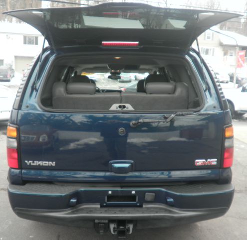 GMC Yukon Denali 2005 photo 3