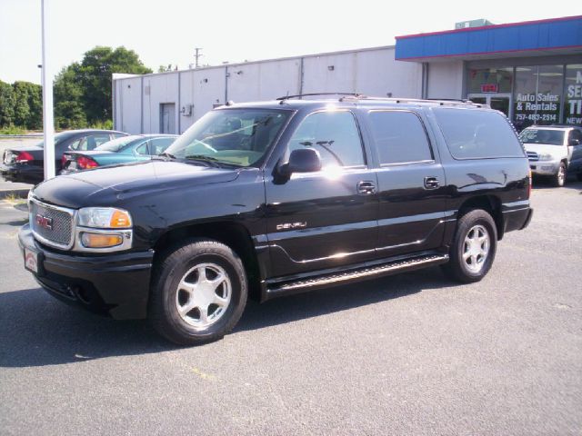 GMC Yukon Denali 2005 photo 2