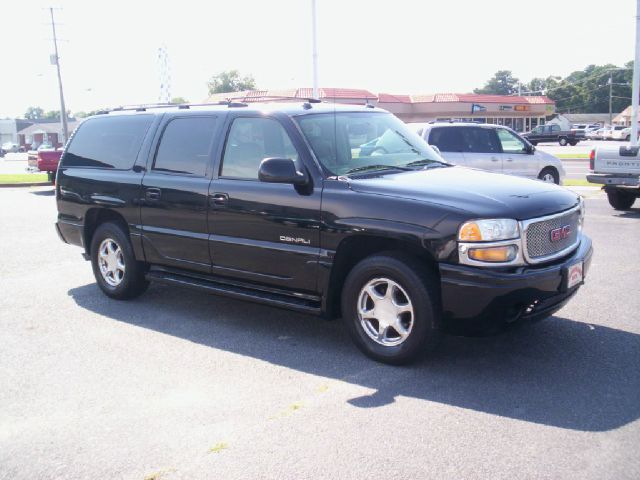 GMC Yukon Denali 2005 photo 3
