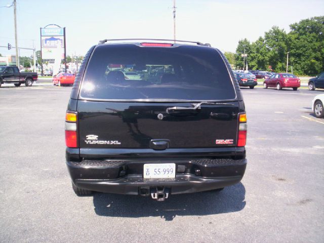 GMC Yukon Denali 2005 photo 4