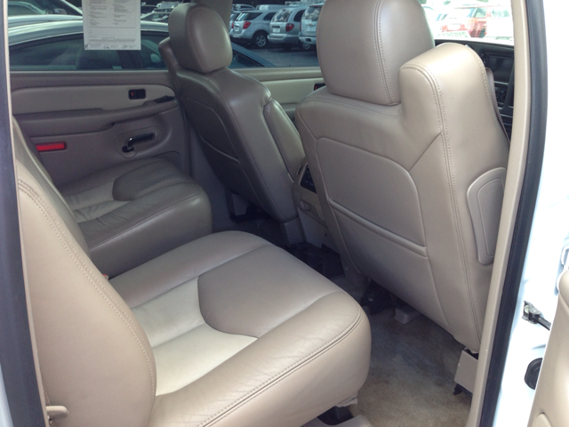 GMC Yukon Denali 2005 photo 2